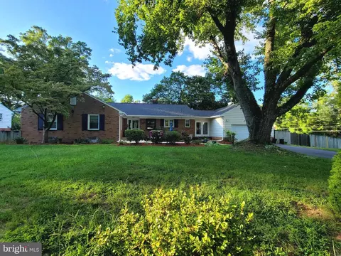 4 Virginia Dr, Gaithersburg, MD 20877
