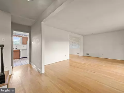 13205 Glenhill Rd, Silver Spring, MD 20904 photo 2