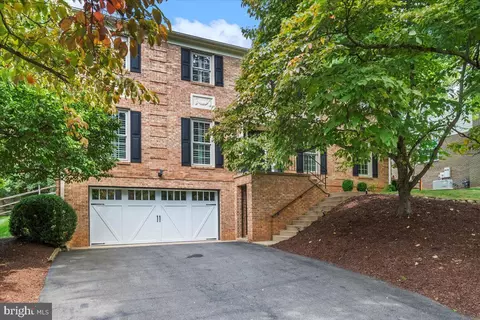 6617 Paxton Rd, North Bethesda, MD 20852