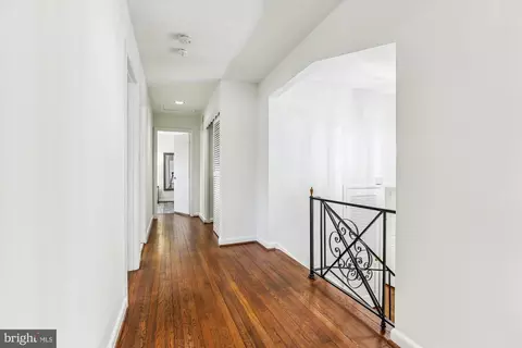 Entry Way - 715 Belgrade Rd N, Silver Spring, MD 20902 photo 4 of 5
