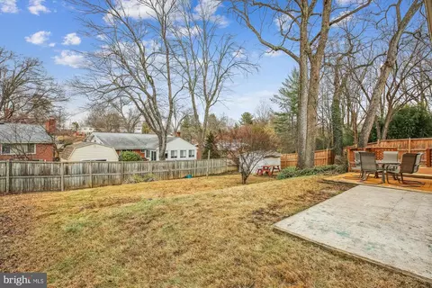 Exterior - 715 Belgrade Rd N, Silver Spring, MD 20902 photo 2 of 6
