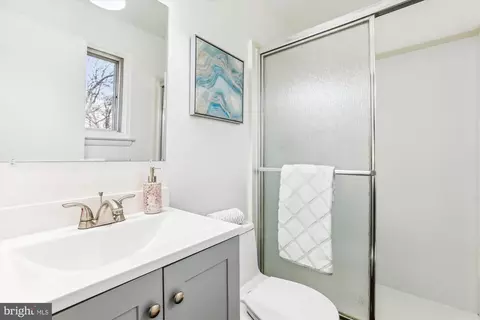 Bath - 715 Belgrade Rd N, Silver Spring, MD 20902 photo 1 of 2