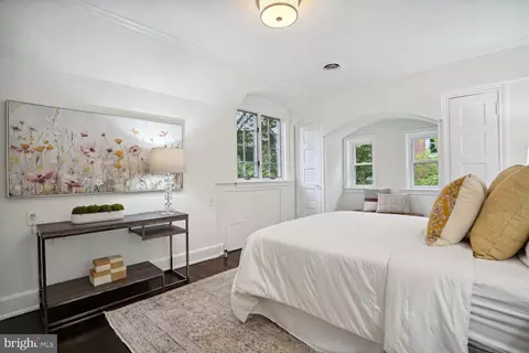 Bedroom - 9313 Colesville Rd, Silver Spring, MD 20901 photo 6 of 11