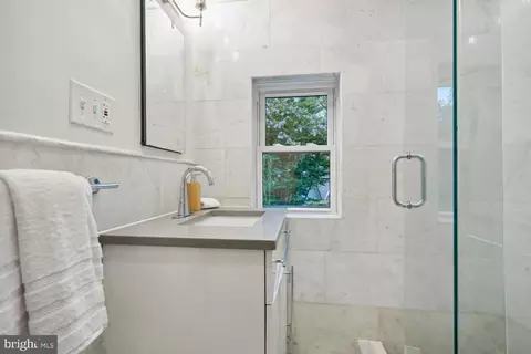 Bath - 9313 Colesville Rd, Silver Spring, MD 20901 photo 2 of 4
