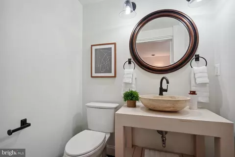 Bath - 9313 Colesville Rd, Silver Spring, MD 20901 photo 1 of 4