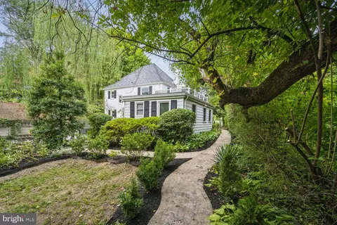 Exterior - 9313 Colesville Rd, Silver Spring, MD 20901 photo 9 of 11
