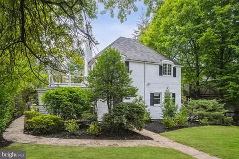 Exterior - 9313 Colesville Rd, Silver Spring, MD 20901 photo 2 of 11