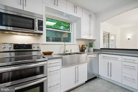 Kitchen - 9313 Colesville Rd, Silver Spring, MD 20901 photo 2 of 3