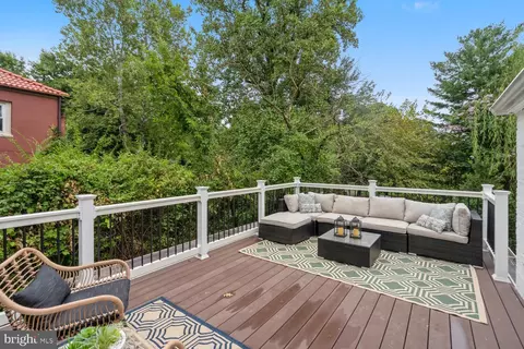 Exterior - 9313 Colesville Rd, Silver Spring, MD 20901 photo 6 of 11