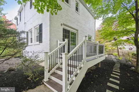 Exterior - 9313 Colesville Rd, Silver Spring, MD 20901 photo 4 of 11