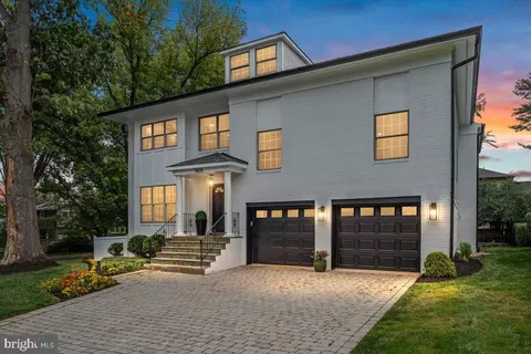 7605 Leesburg Dr, Bethesda, MD 20817