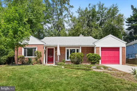 3305 W Coquelin Ter, Chevy Chase, MD 20815