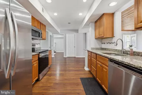 Entry Way - 17109 Butler Rd, Poolesville, MD 20837 photo 4 of 5