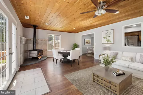 Living - 17109 Butler Rd, Poolesville, MD 20837 photo 1 of 8
