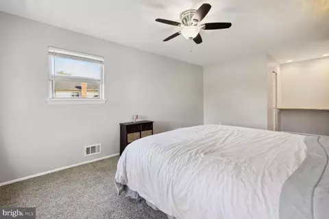 Bedroom - 17109 Butler Rd, Poolesville, MD 20837 photo 2 of 4
