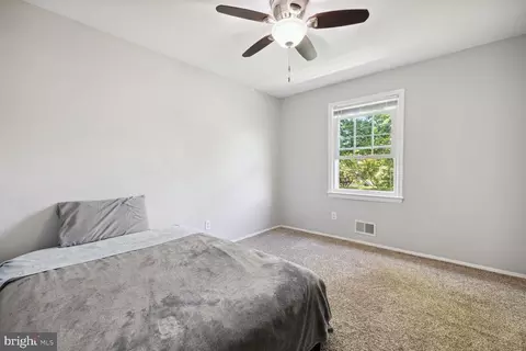Bedroom - 17109 Butler Rd, Poolesville, MD 20837 photo 4 of 4