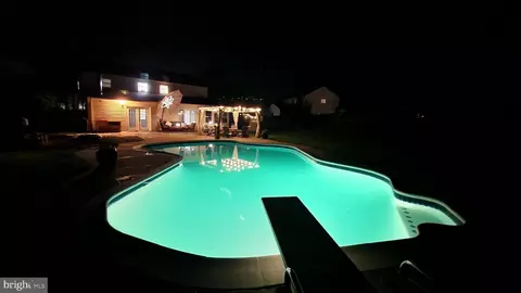 Exterior - 17109 Butler Rd, Poolesville, MD 20837 photo 5 of 9