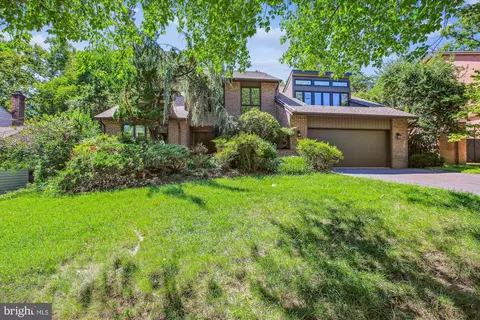 7922 Springer Rd, Bethesda, MD 20817