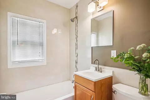 Bath - 11512 Idlewood Rd, Silver Spring, MD 20906 photo 1 of 3