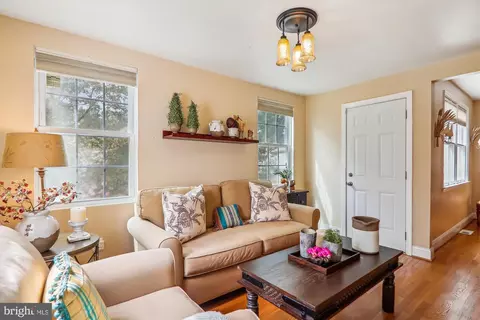 Entry Way - 11512 Idlewood Rd, Silver Spring, MD 20906 photo 2 of 3