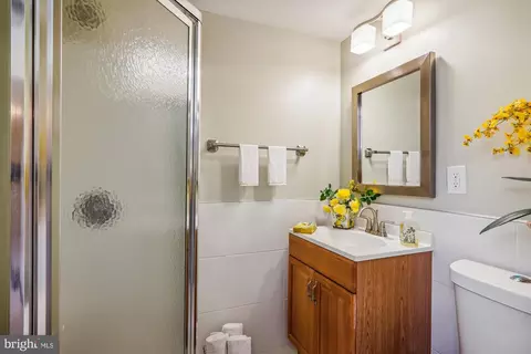 Bath - 11512 Idlewood Rd, Silver Spring, MD 20906 photo 2 of 3
