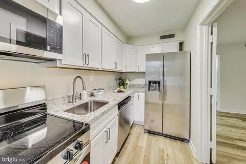 2250 Washington Ave #102-W, Silver Spring, MD 20910 photo 12