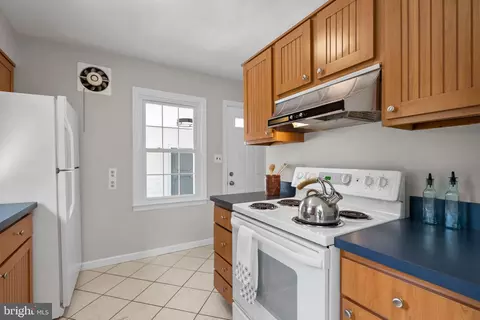 Kitchen - 707 Northwest Dr, Silver Spring, MD 20901 photo 5 of 5