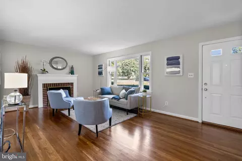Living - 707 Northwest Dr, Silver Spring, MD 20901 photo 2 of 4