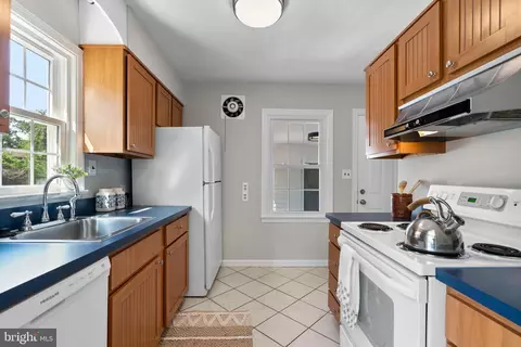 Kitchen - 707 Northwest Dr, Silver Spring, MD 20901 photo 3 of 5
