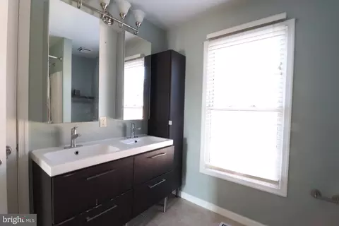 Bath - 2057 Westchester Dr #55, Silver Spring, MD 20902 photo 3 of 4