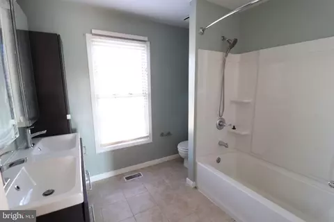 Bath - 2057 Westchester Dr #55, Silver Spring, MD 20902 photo 2 of 4