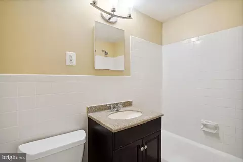 Bath - 11512 Bucknell Dr #3, Silver Spring, MD 20902 photo 1 of 1