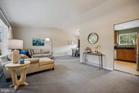 10905 Breewood Ct, Silver Spring, MD 20901 photo 4