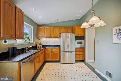 10905 Breewood Ct, Silver Spring, MD 20901 photo 13