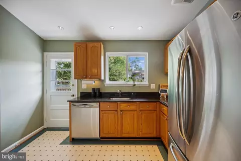 10905 Breewood Ct, Silver Spring, MD 20901 photo 16