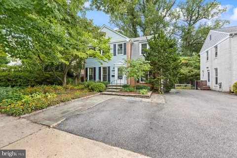 5516 Oakmont Ave, Bethesda, MD 20817