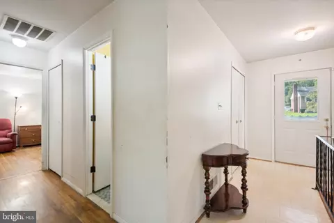 Entry Way - 1412 Mimosa Ln, Silver Spring, MD 20904 photo 4 of 5