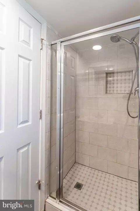 Bath - 3316 Estelle Ter, Silver Spring, MD 20906 photo 4 of 5