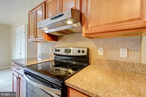 2007 Featherwood St, Silver Spring, MD 20904 photo 13
