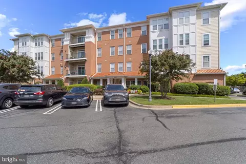 130 Chevy Chase St #307, Gaithersburg, MD 20878