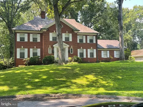 7615 Arrowood Rd, Bethesda, MD 20817