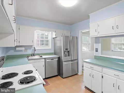 10603 Lilac Pl, Silver Spring, MD 20903 photo 9