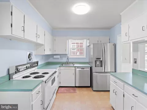 10603 Lilac Pl, Silver Spring, MD 20903 photo 8