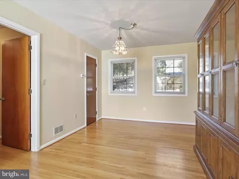 10603 Lilac Pl, Silver Spring, MD 20903 photo 6