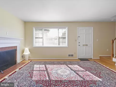 10603 Lilac Pl, Silver Spring, MD 20903 photo 4