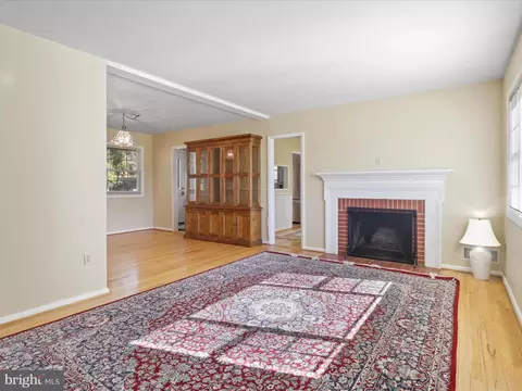 10603 Lilac Pl, Silver Spring, MD 20903 photo 3