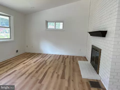 617 Hillsboro Dr, Silver Spring, MD 20902 photo 4