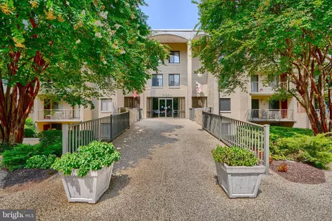 7425 Democracy Blvd #108, Bethesda, MD 20817