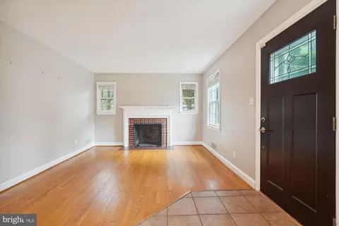 Living - 10208 Carson Pl, Silver Spring, MD 20901 photo 1 of 4