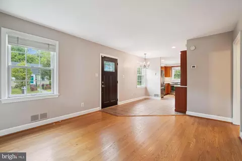 Living - 10208 Carson Pl, Silver Spring, MD 20901 photo 3 of 4